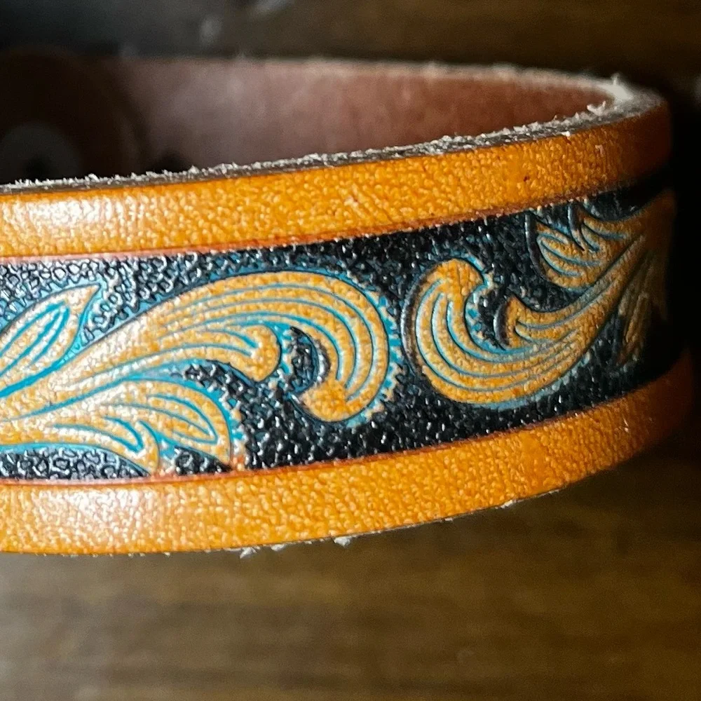 Justin Boots NWT Tooled Leather Cuff Bracelet Blue Western Iron Snap Closure - Picture 5 of 7